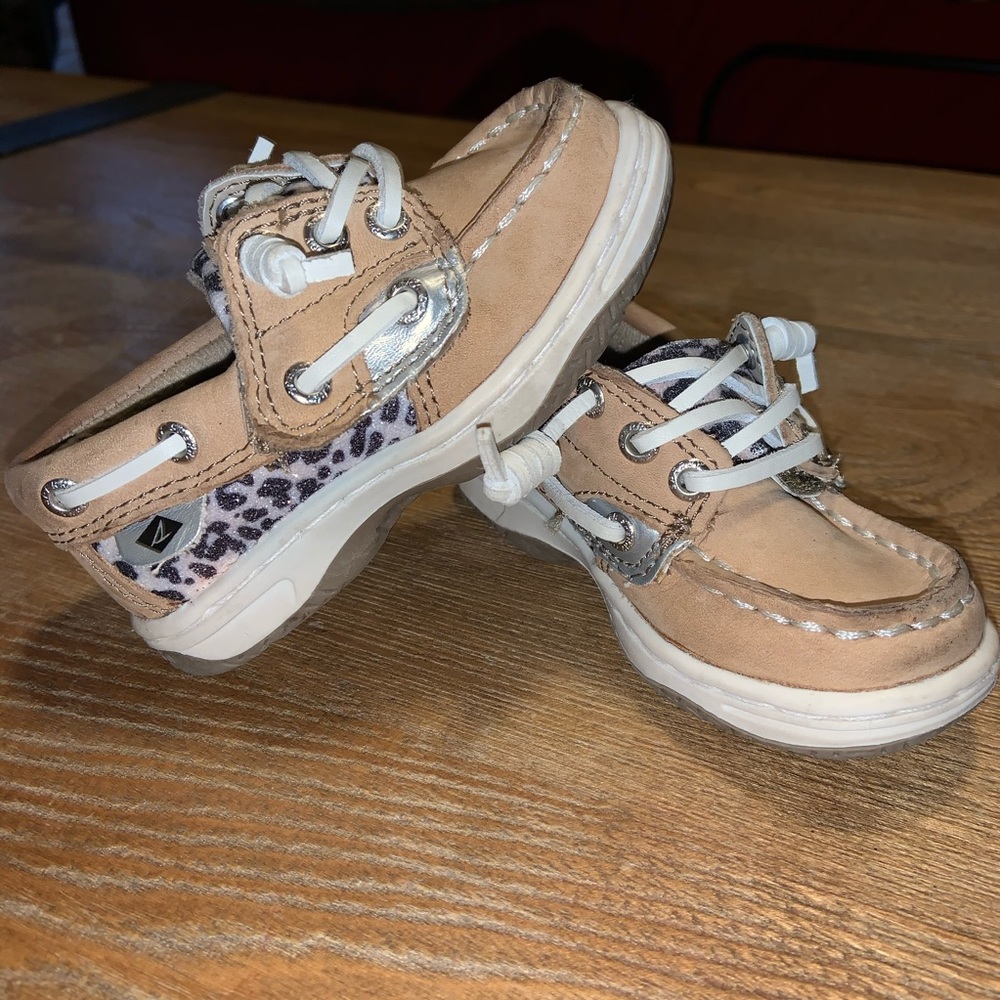 Baby girl Sperrys sz 5